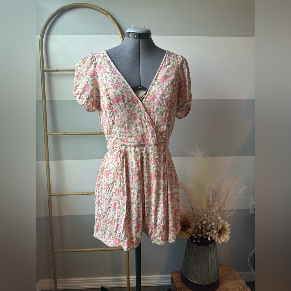 American Eagle Outfitters Floral Peach Romper